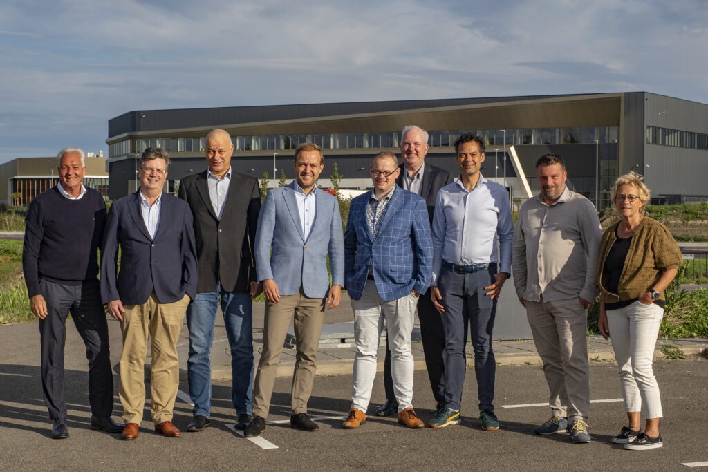 Groepsfoto van het algemeen bestuur van de Gemeenschappelijke Regeling Nieuw Reijerwaard